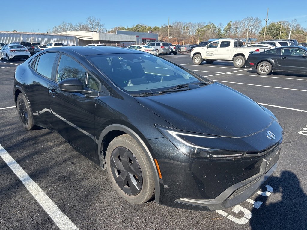 2024 Toyota Prius LE's photo