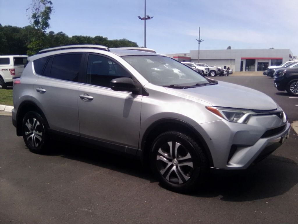 2017 Toyota RAV4 LE AWD's photo