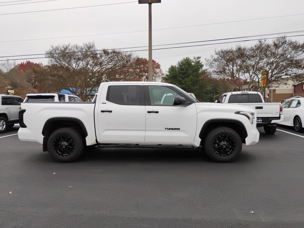 2022 Toyota Tundra SR5 CrewMax photo 2