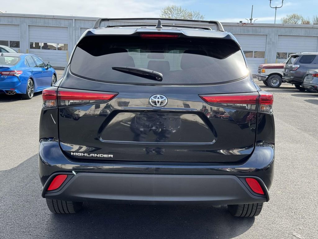 2022 Toyota Highlander L - Photo 23