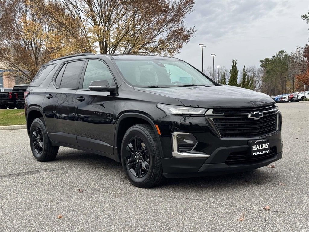 Used 2023 Chevrolet Traverse LT Cloth SUV