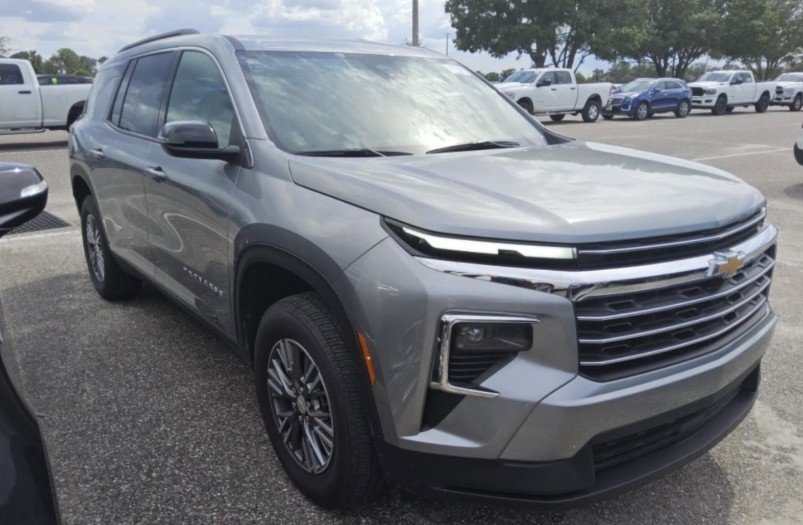 2025 Chevrolet Traverse photo 4
