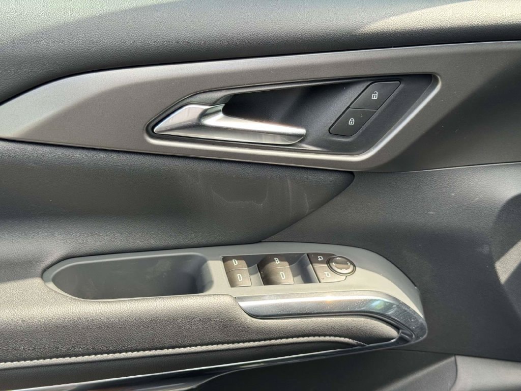 2027 Chevrolet Traverse LT - Photo 18