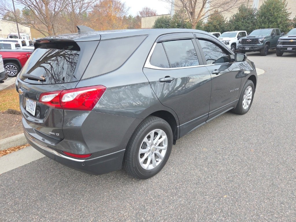 2021 Chevrolet Equinox LT photo 2
