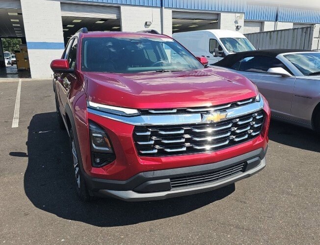2025 Chevrolet Equinox LT photo 2
