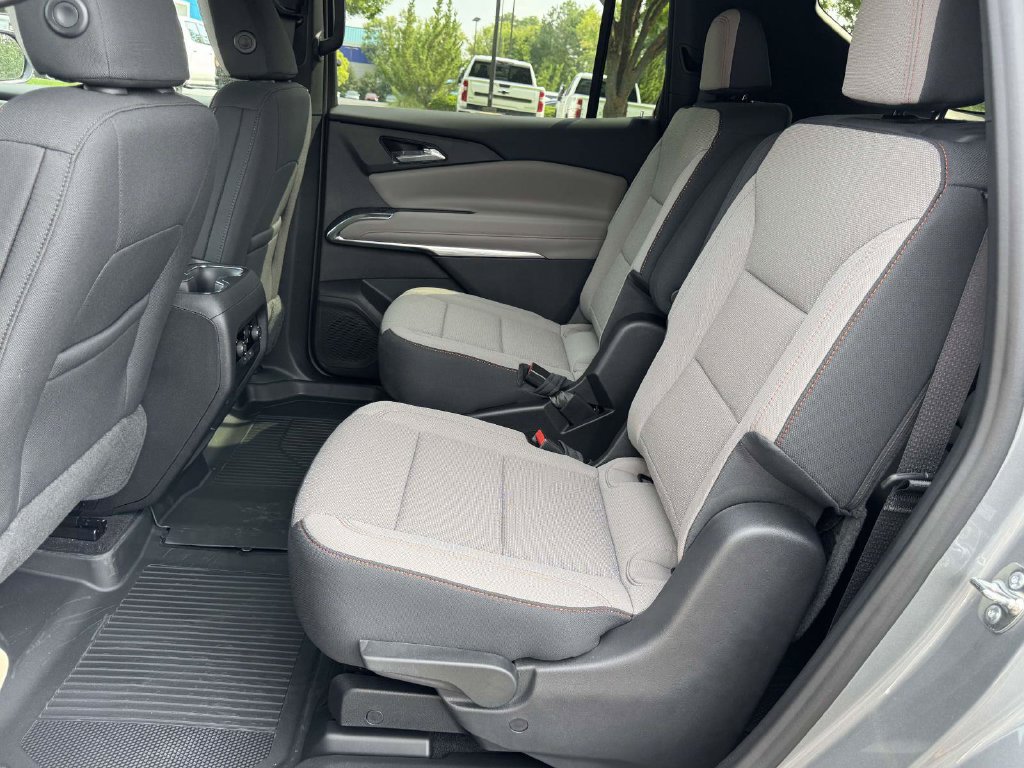 2027 Chevrolet Traverse LT - Photo 18