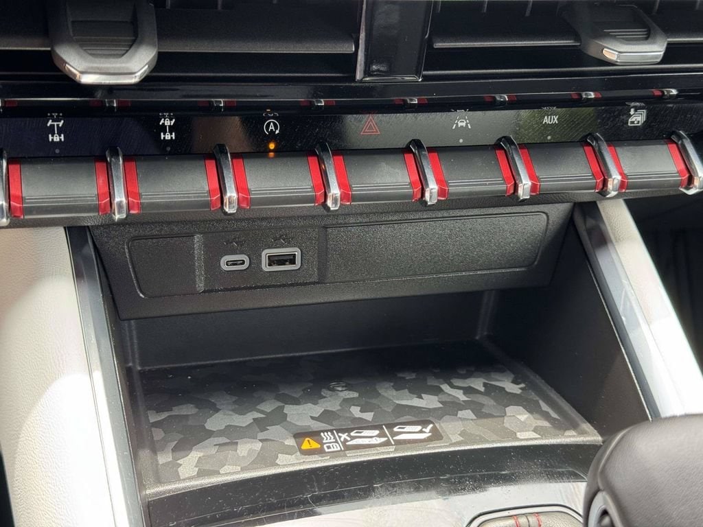 2024 GMC Canyon AT4X - Photo 9