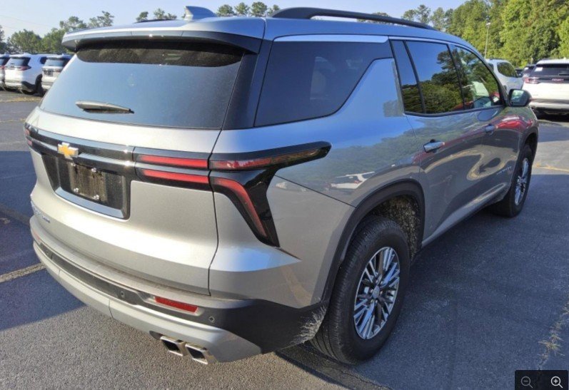 2025 Chevrolet Traverse photo 3