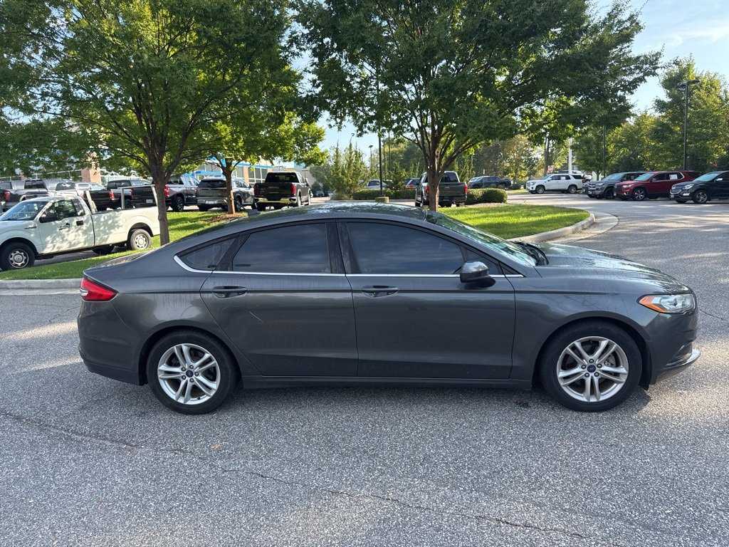 2018 Ford Fusion SE photo 2