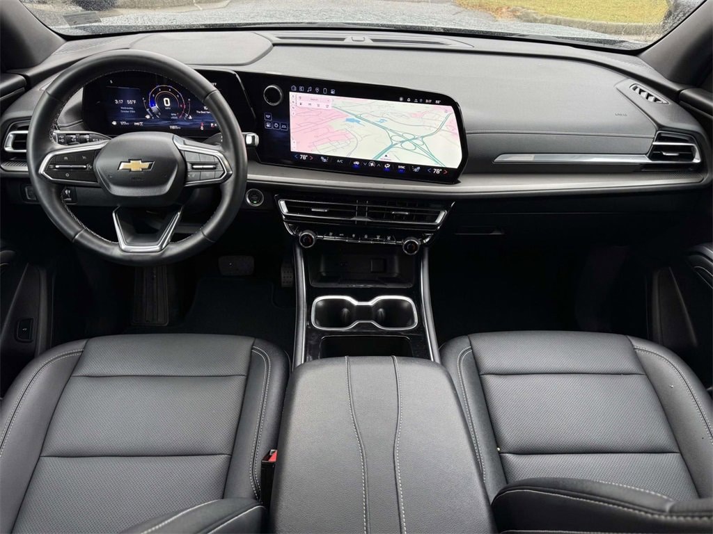 Used 2025 Chevrolet Traverse LT SUV