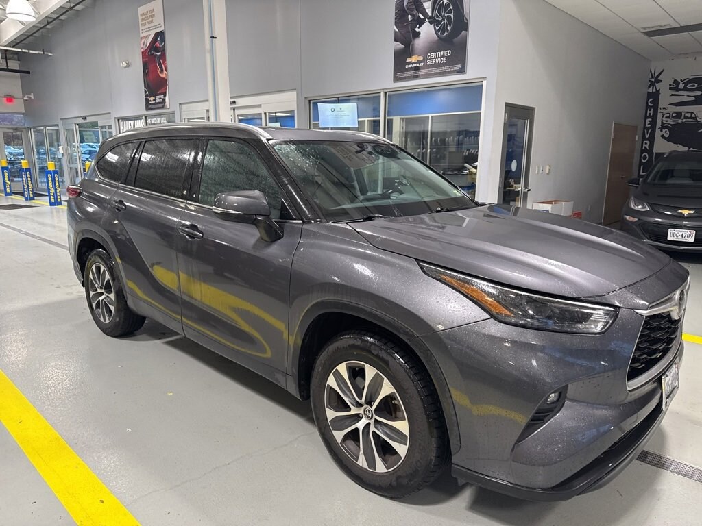 Used 2022 Toyota Highlander XLE
