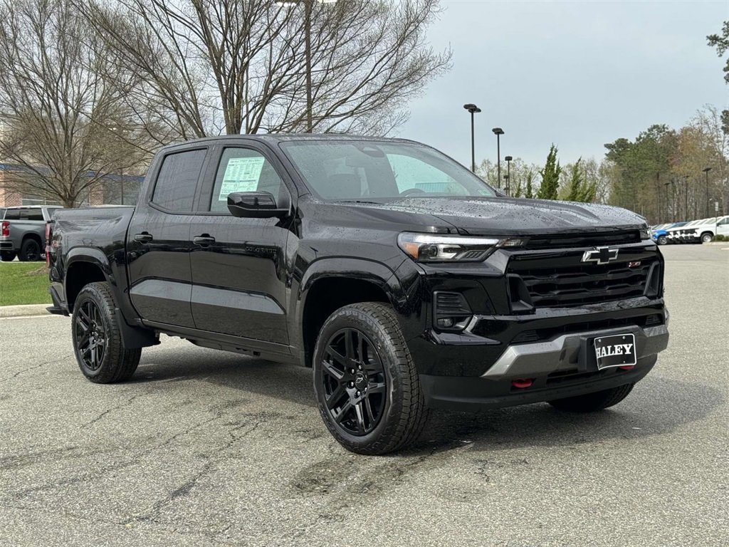 2025 Chevrolet Colorado Z71 photo 2