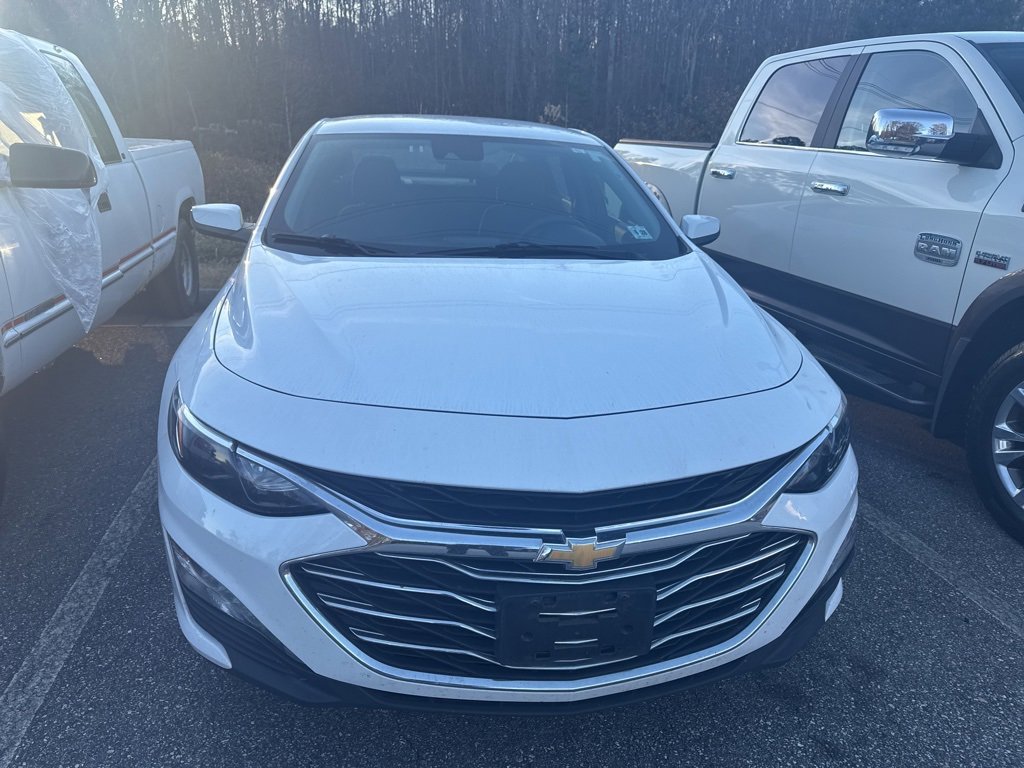 2023 Chevrolet Malibu 1LT photo 2