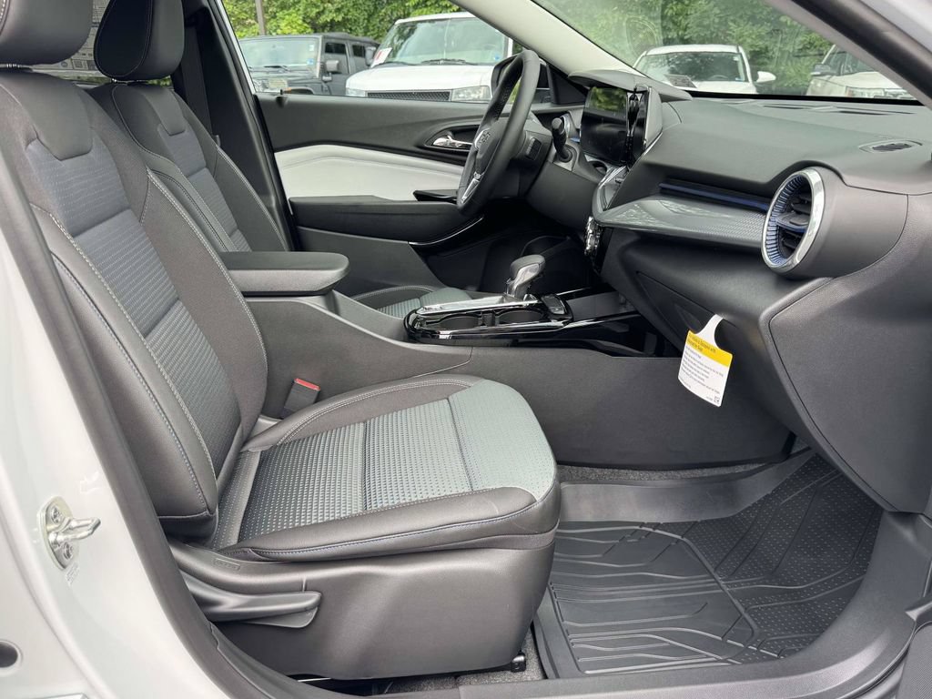 2026 Chevrolet Trax LT - Photo 14