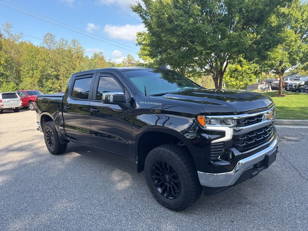 2023 Chevrolet Silverado 1500 LT photo 3