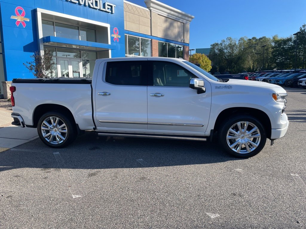 2023 Chevrolet Silverado 1500 High Country photo 3