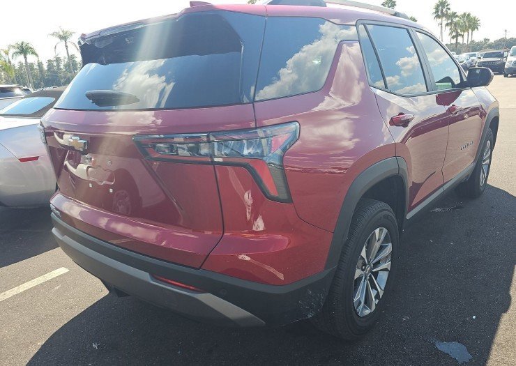 2025 Chevrolet Equinox LT photo 3