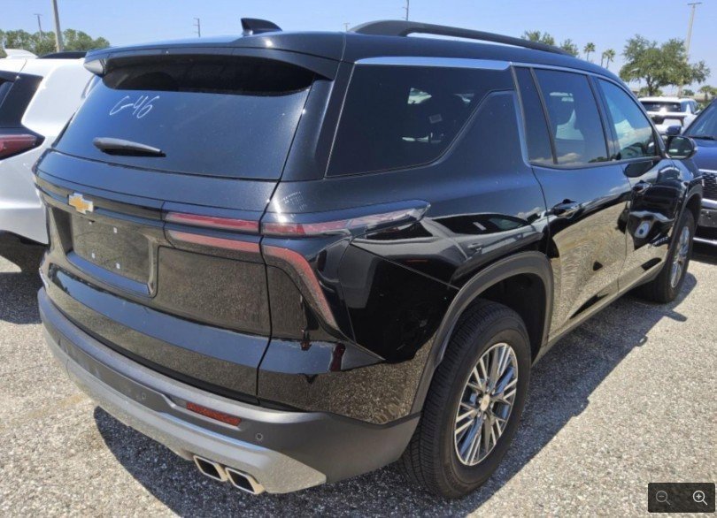 2025 Chevrolet Traverse photo 2