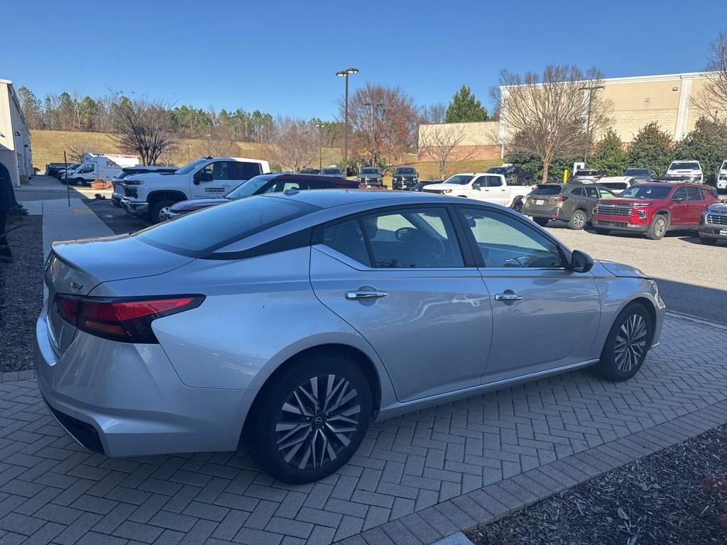 2024 Nissan Altima 2.5 SV photo 4
