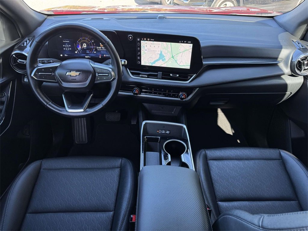 2025 Chevrolet Equinox LT photo 2