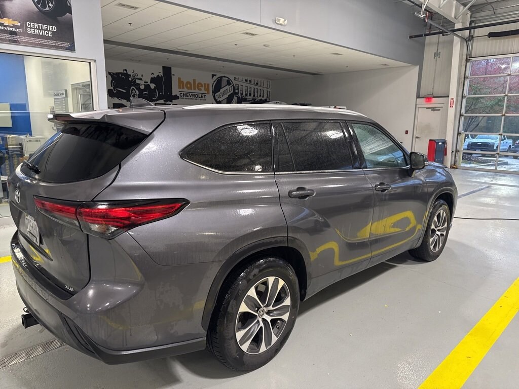 Used 2022 Toyota Highlander XLE