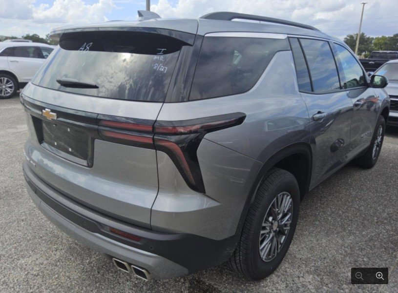 2025 Chevrolet Traverse photo 3