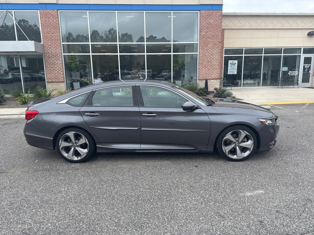 2018 Honda Accord Touring 1.5T photo 4