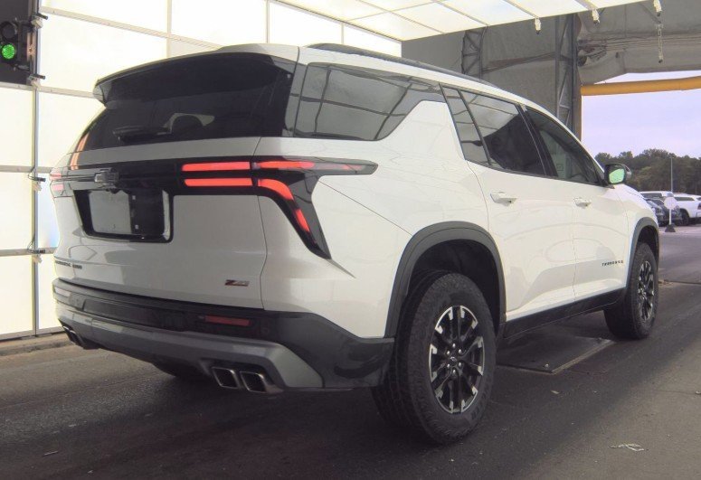 2025 Chevrolet Traverse Z71 photo 3