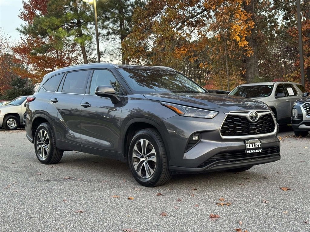 Used 2022 Toyota Highlander XLE