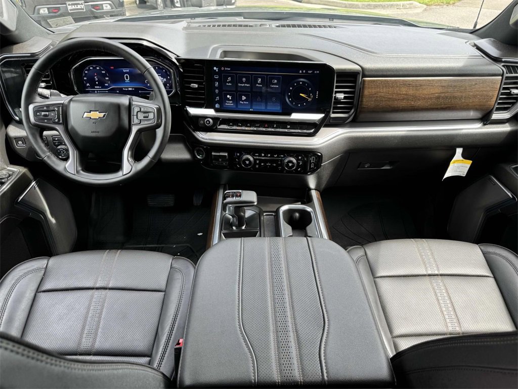 2024 Chevrolet Silverado 1500 High Country photo 3
