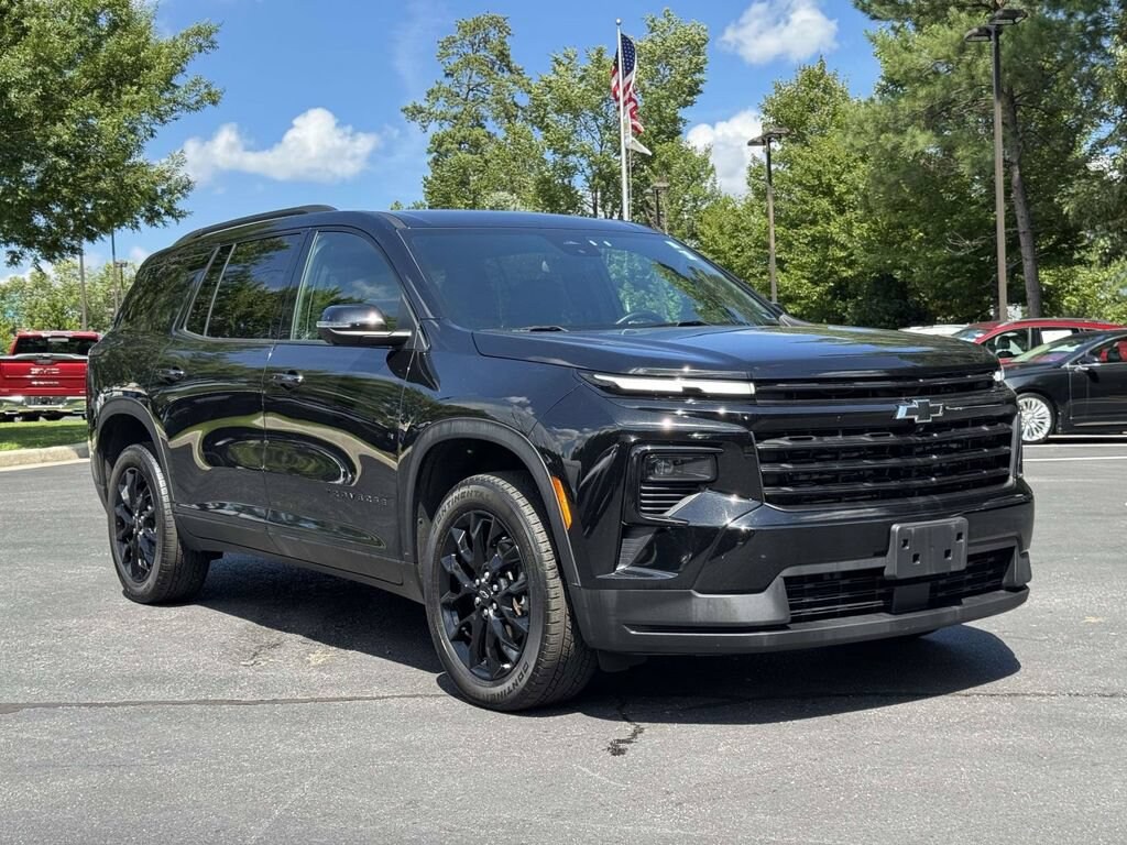 Used 2024 Chevrolet Traverse LT SUV