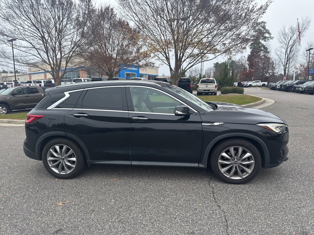 2019 Infiniti QX50 Essential photo 3