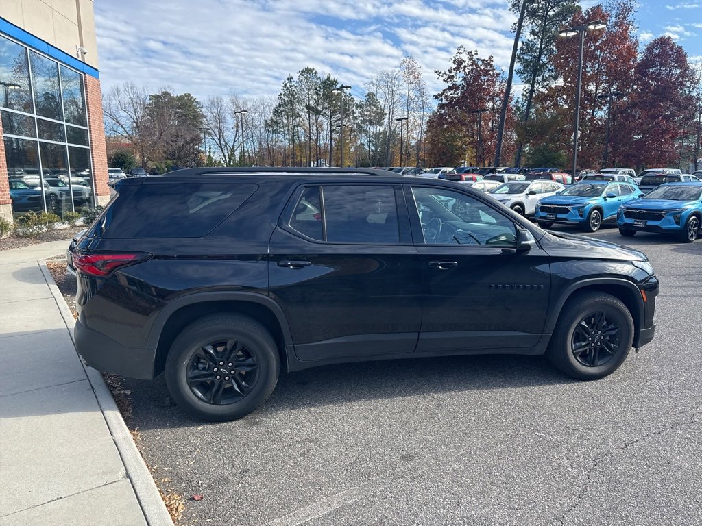 2023 Chevrolet Traverse Cloth photo 2