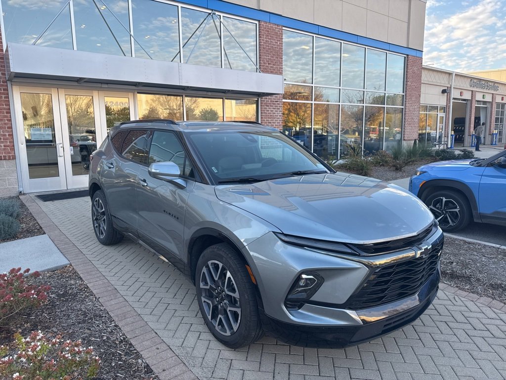 2025 Chevrolet Blazer RS photo 3