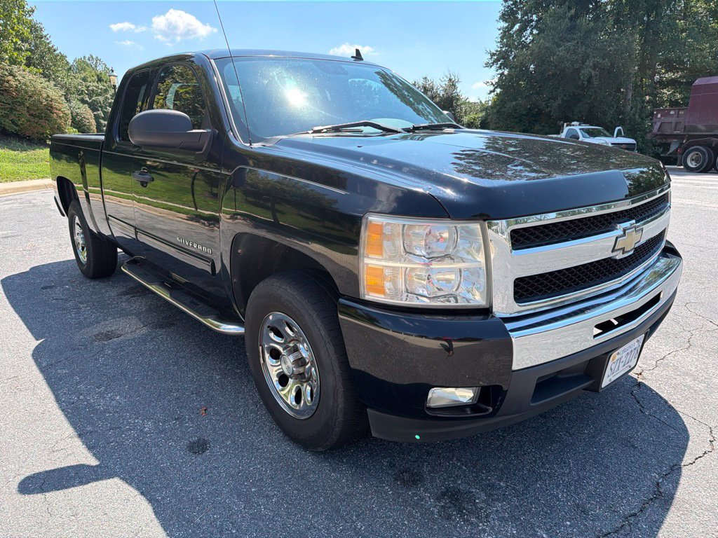 Used 2011 Chevrolet Silverado 1500 LT with VIN 1GCRCSE02BZ320048 for sale in Midlothian, VA