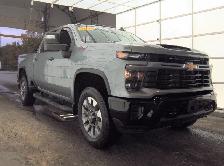 2024 Chevrolet Silverado 2500HD Custom photo 4