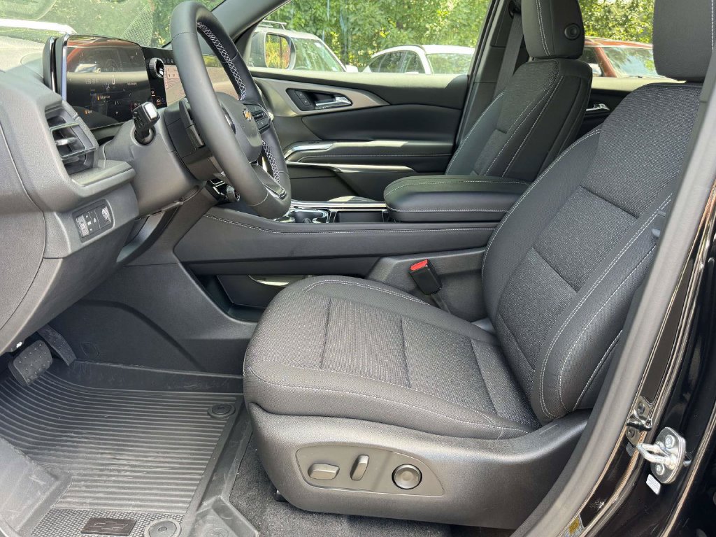 2027 Chevrolet Traverse LT - Photo 20