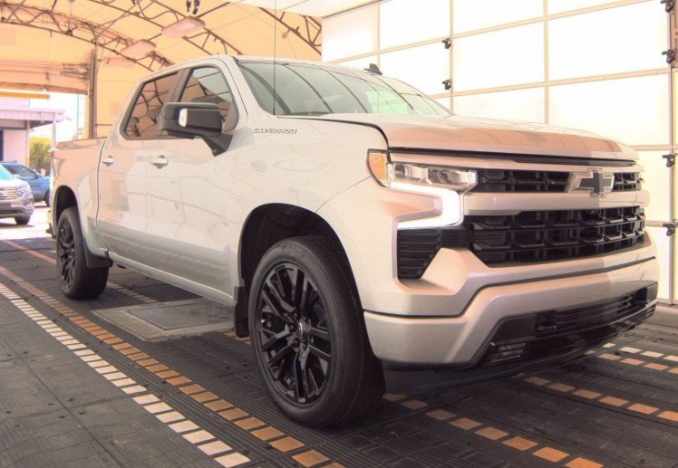 2022 Chevrolet Silverado 1500 RST photo 2