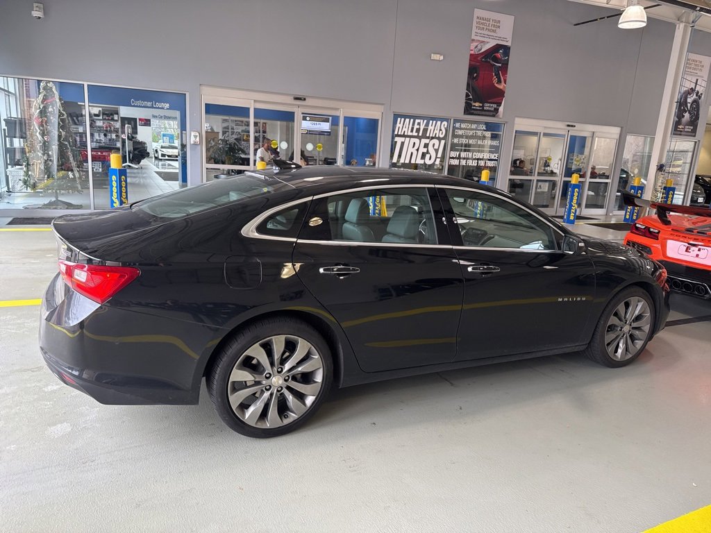 2016 Chevrolet Malibu Premier photo 3