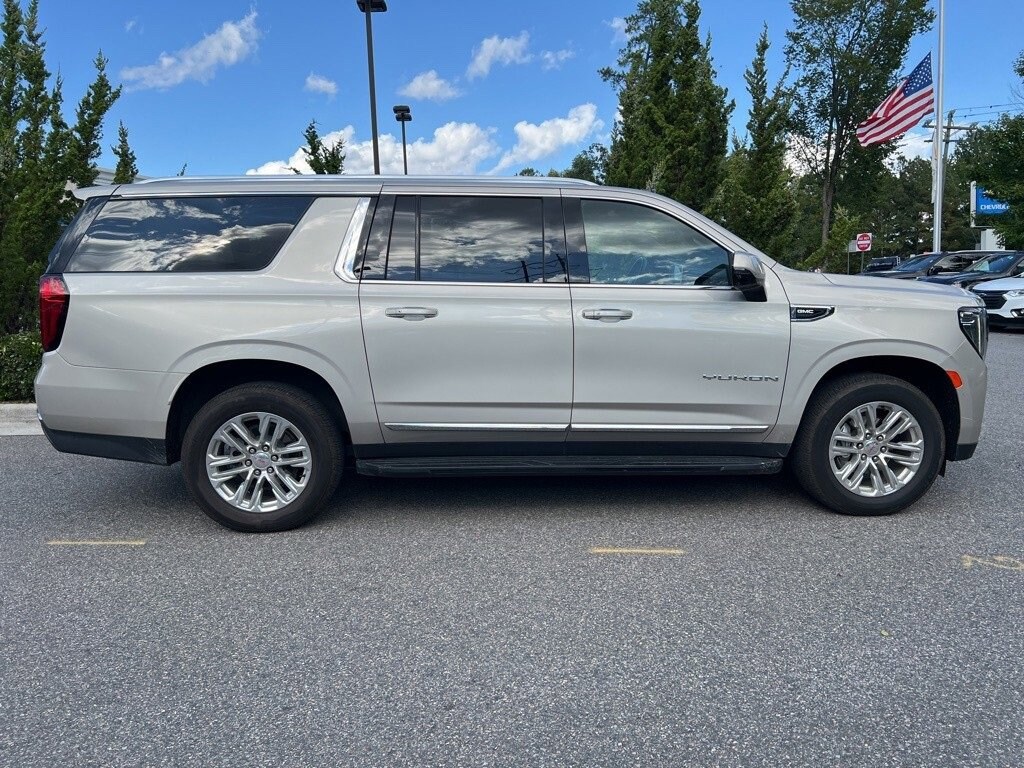 2023 Gmc Yukon XL SLT photo 2