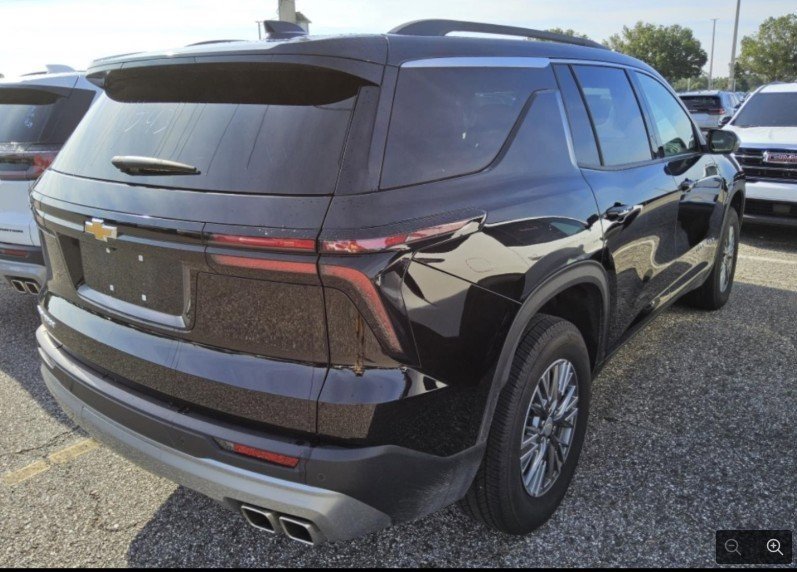 2025 Chevrolet Traverse photo 3