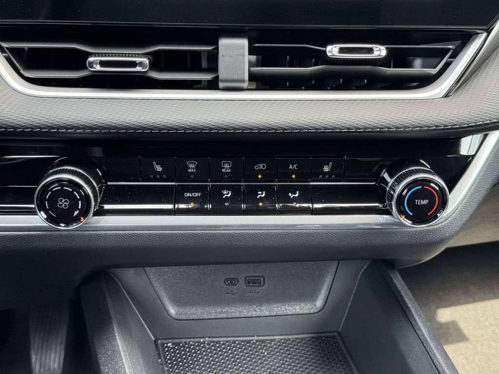 2027 Chevrolet Equinox LT - Photo 6