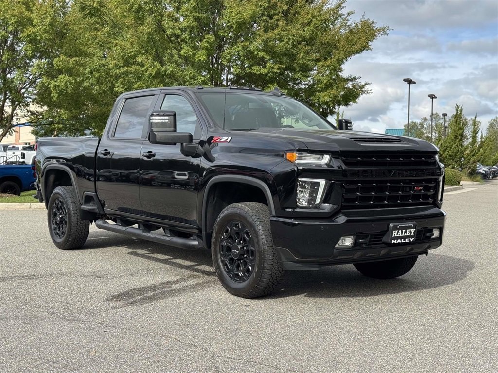 2023 Chevrolet Silverado 3500HD LT photo 2