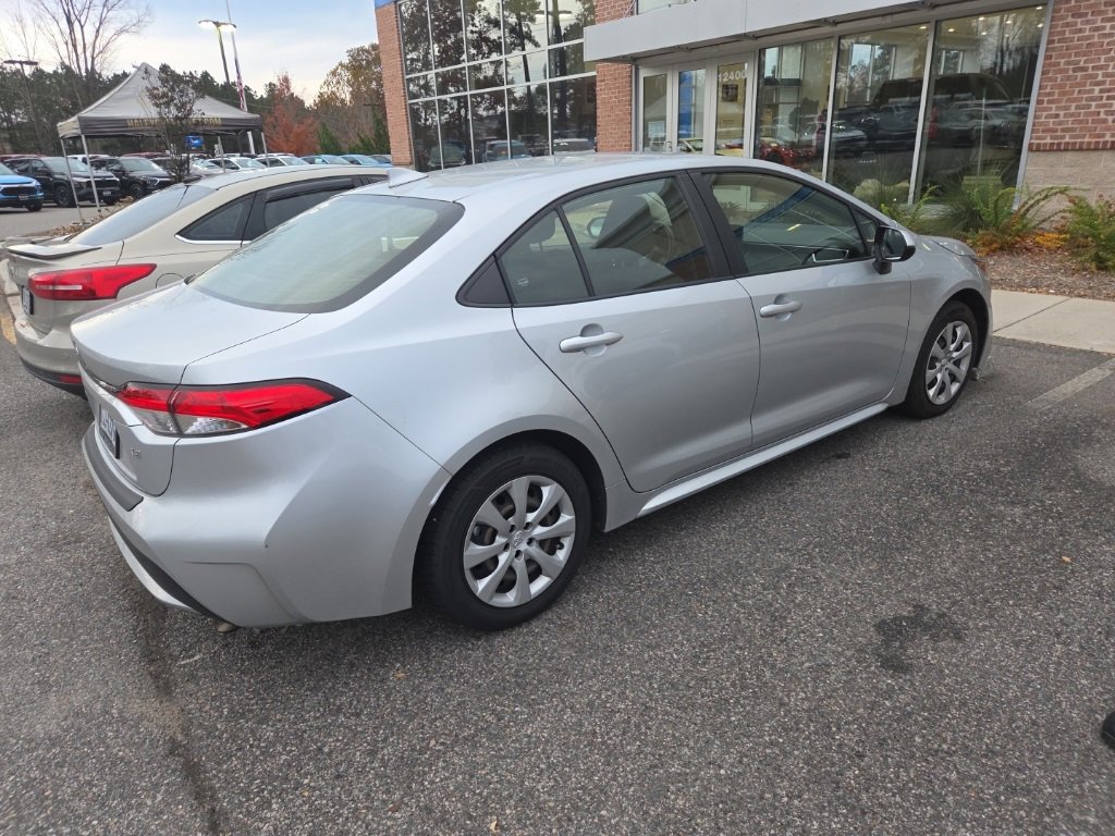 2022 Toyota Corolla LE photo 3