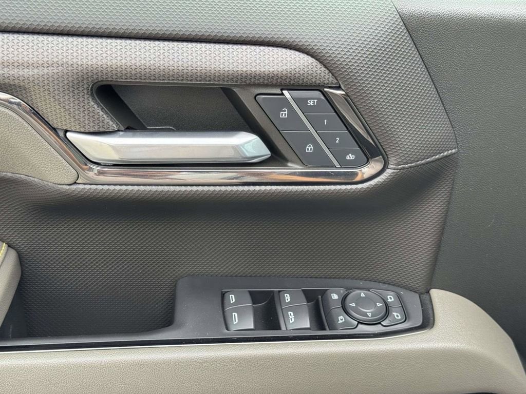2024 Chevrolet Silverado 1500 ZR2 - Photo 18