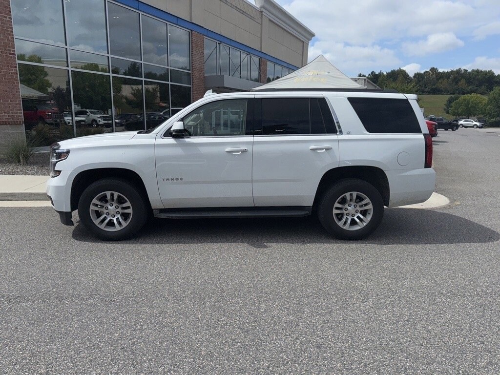 2017 Chevrolet Tahoe LT photo 2