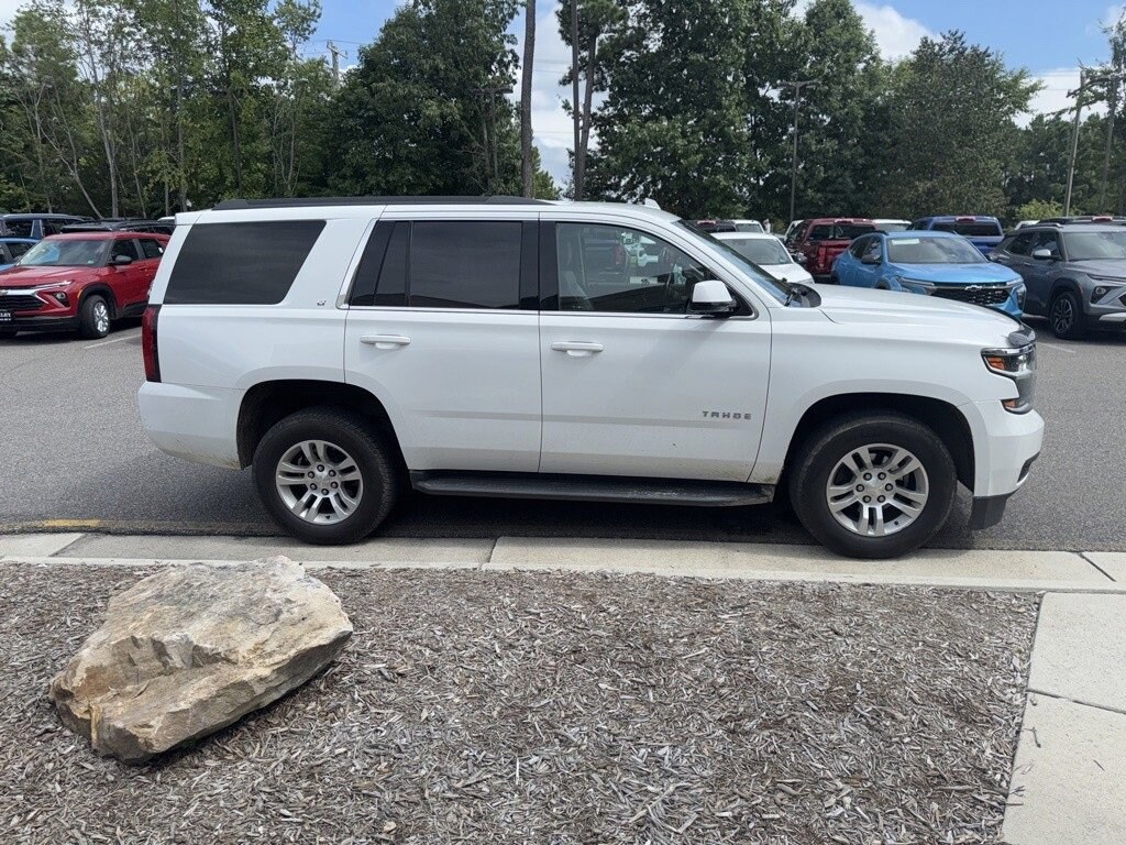 2017 Chevrolet Tahoe LT photo 4