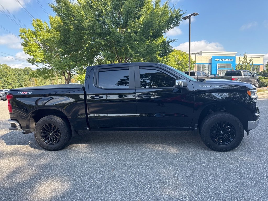 2023 Chevrolet Silverado 1500 LT photo 4