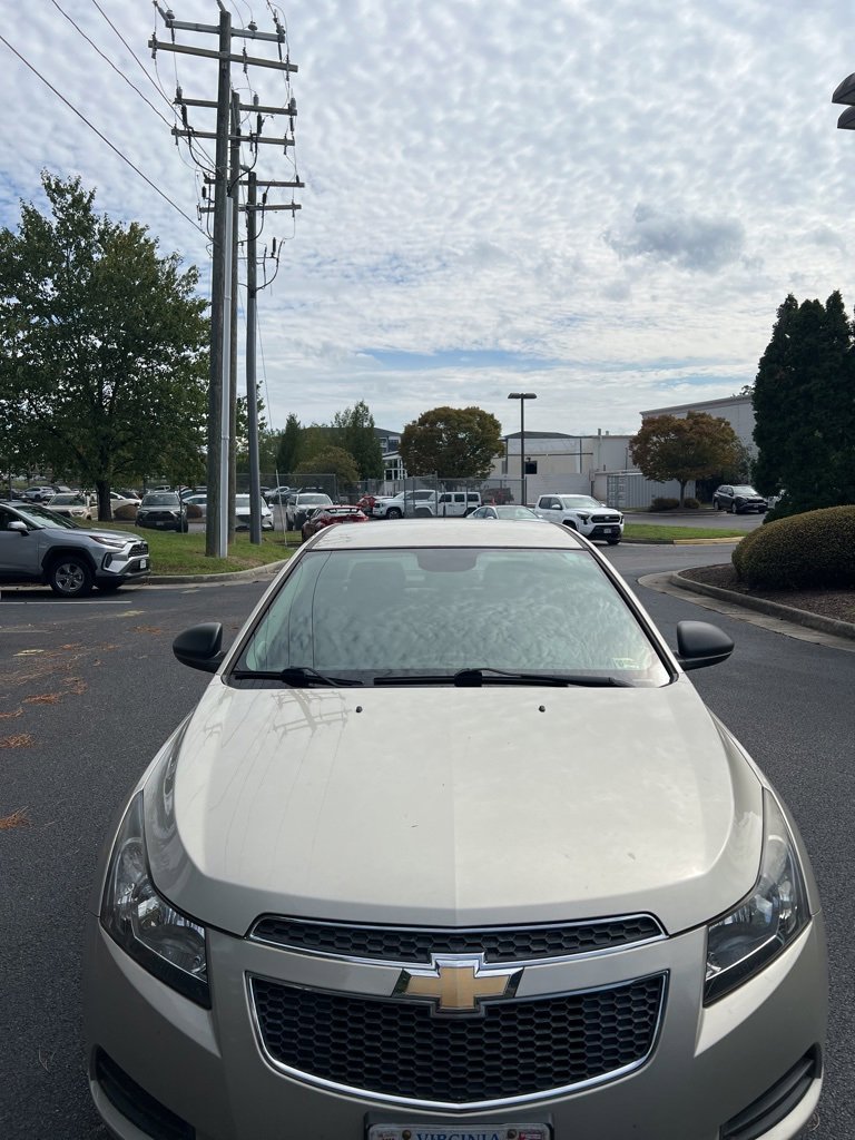 2014 Chevrolet Cruze LS photo 2