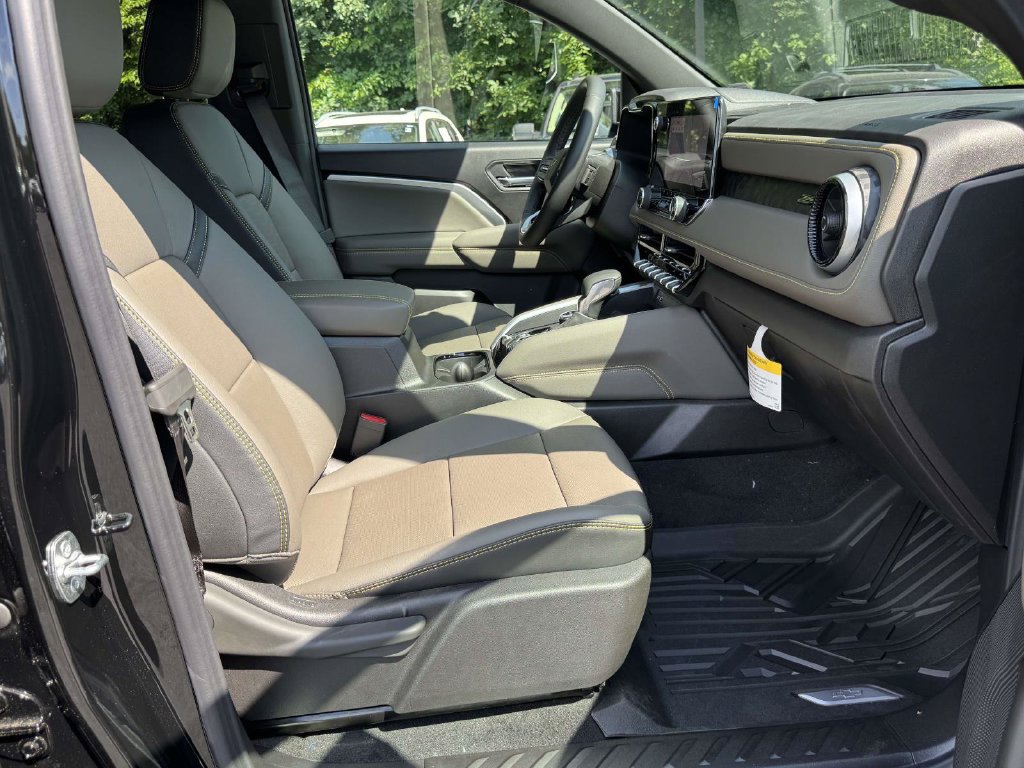 2026 Chevrolet Colorado ZR2 - Photo 15